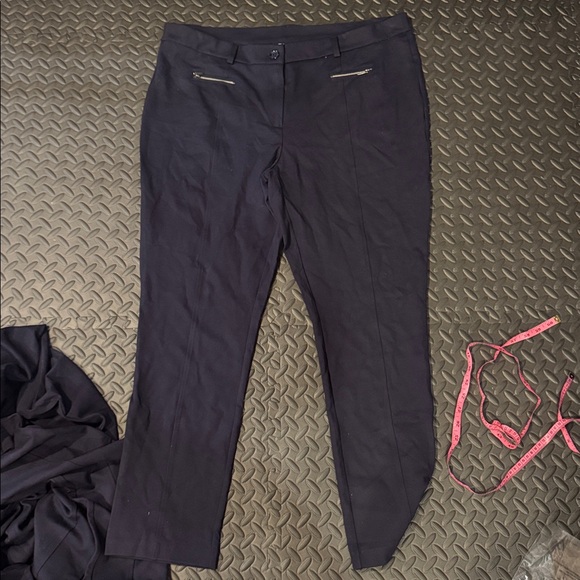 39. Guylaine • NWT $99 Elegant Women's pull on Pants - Picture 6 of 8